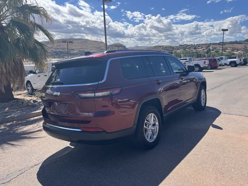 Used 2021 Jeep Grand Cherokee L Laredo w/ Luxury Tech Group I AWD/4WD image 4