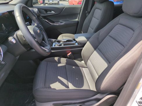 Used 2026 Chevrolet Equinox LT FWD image 16