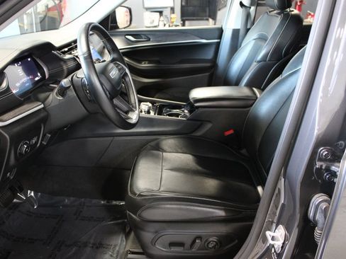 Used 2022 Jeep Grand Cherokee L Limited AWD/4WD image 5
