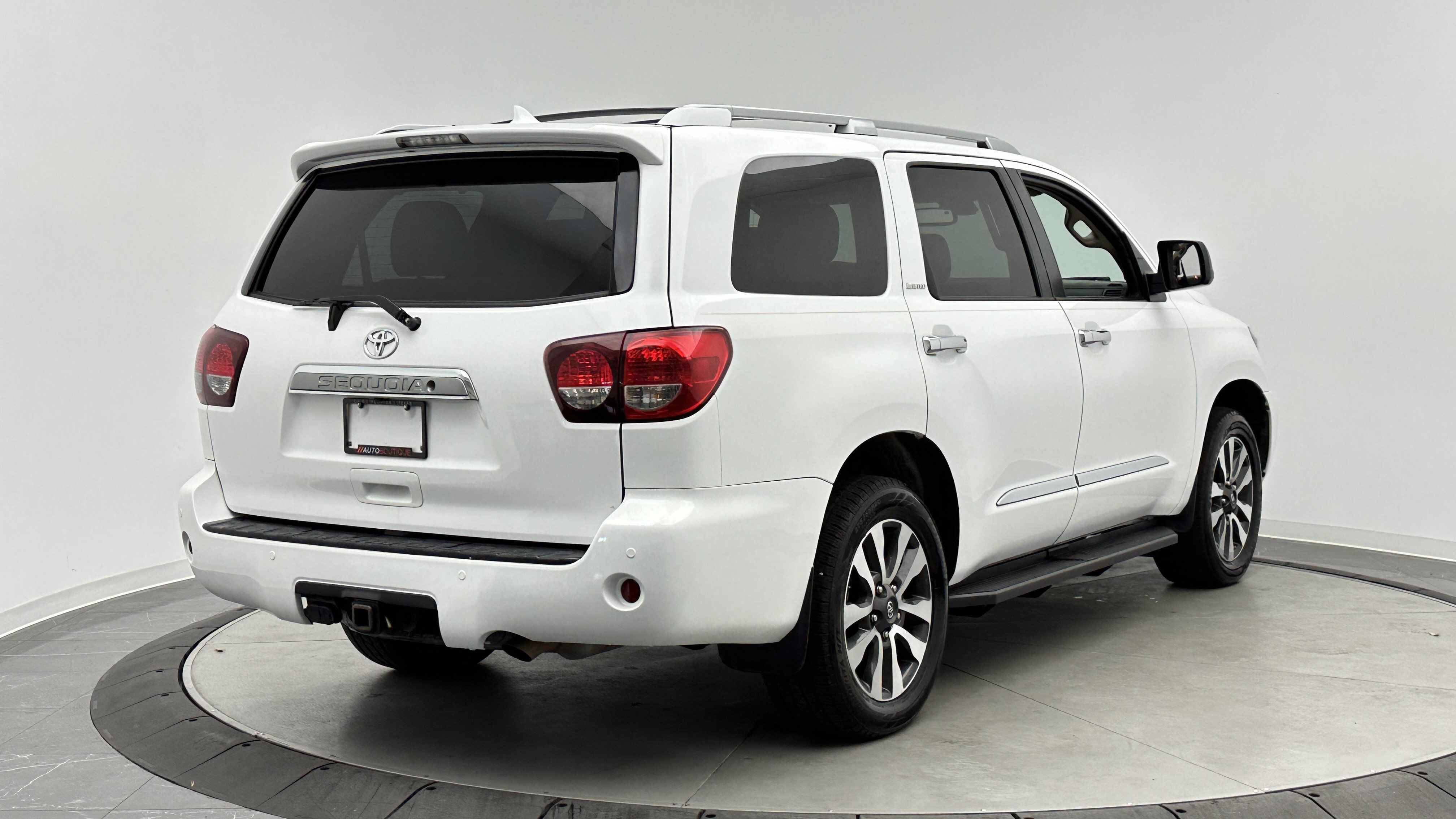 Used 2018 Toyota Sequoia Limited w/ Safety & Convenience Package RWD image 10