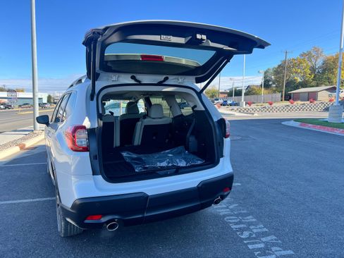 New 2025 Subaru Ascent Limited w/ Popular Package #2 image 4