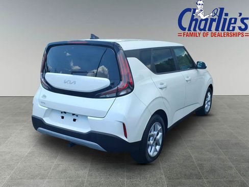 Used 2023 Kia Soul LX w/ LX Technology Package FWD image 4