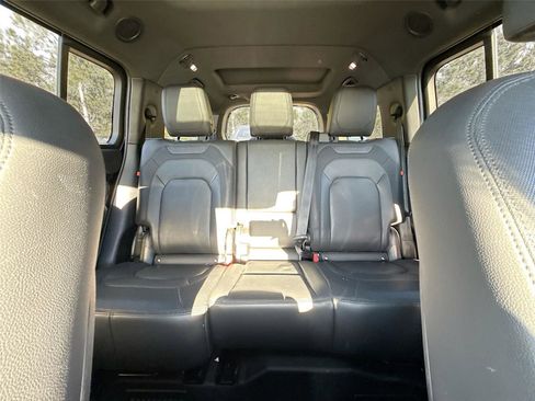 Used 2024 Land Rover Defender 130 X-Dynamic SE image 13