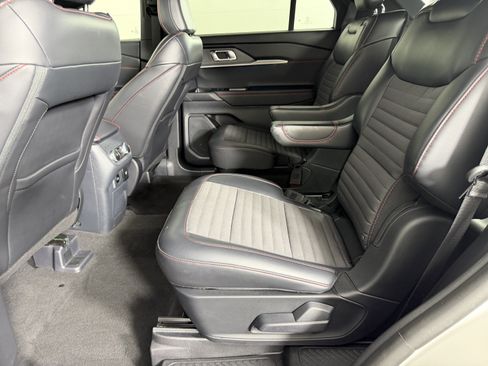 Certified 2025 Ford Explorer ST-Line w/ Premium Package RWD image 18