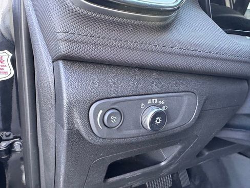 Used 2025 Chevrolet TrailBlazer LT AWD/4WD image 16