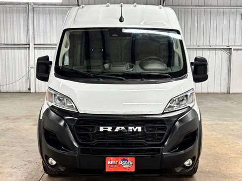 Used 2025 RAM ProMaster 2500 w/ Convenience Group FWD image 3
