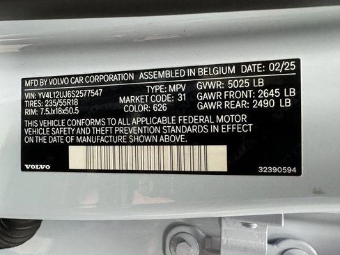 Used 2025 Volvo XC40 B5 Core image 30