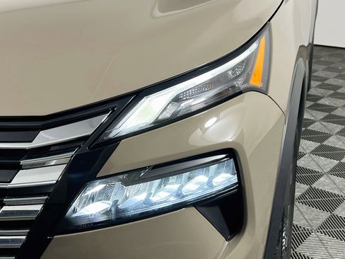 Used 2025 Nissan Rogue SV FWD image 11