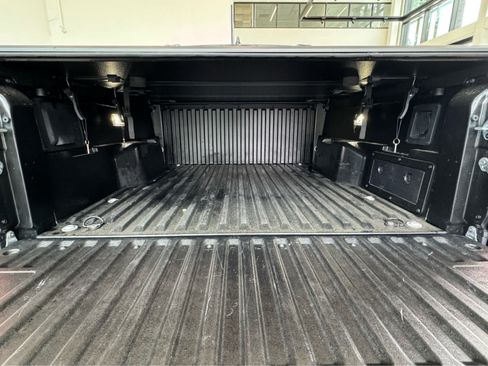 Used 2025 Toyota Tacoma TRD Sport AWD/4WD image 33