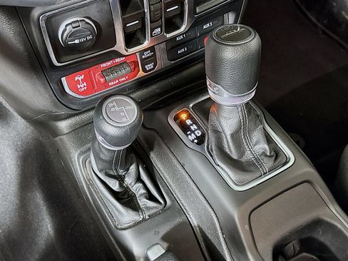 Used 2026 Jeep Gladiator Rubicon AWD/4WD image 16