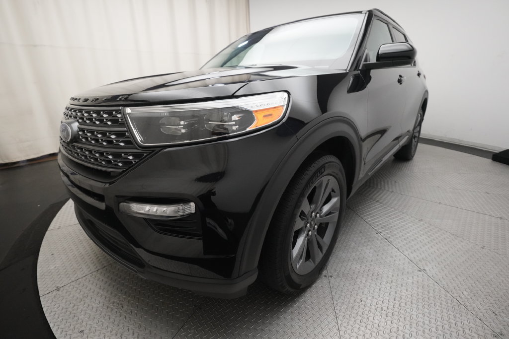 Used 2023 Ford Explorer XLT w/ Equipment Group 202A AWD/4WD image 13