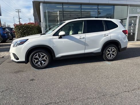 Used 2022 Subaru Forester Premium image 14