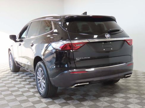 Used 2024 Buick Enclave Premium image 3