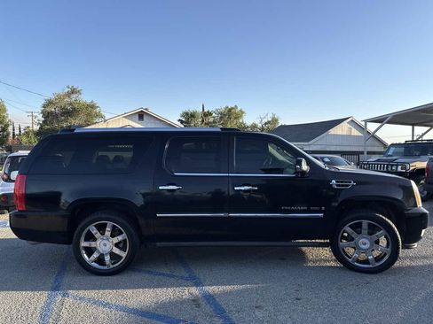Used 2009 Cadillac Escalade ESV AWD image 3