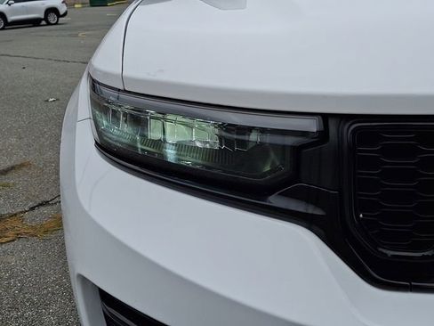 Used 2023 Jeep Grand Cherokee Limited w/ Black Appearance Package image 9