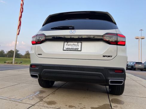 New 2025 Honda Pilot Sport image 18