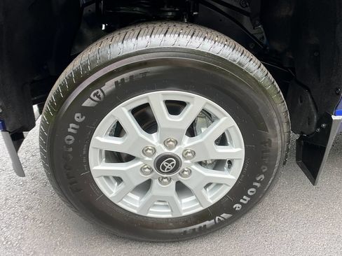 Certified 2024 Toyota Tacoma SR5 AWD/4WD image 24