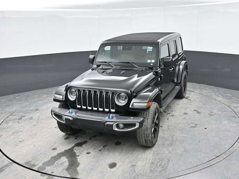 Used 2023 Jeep Wrangler Sahara w/ Cold Weather Group image 16