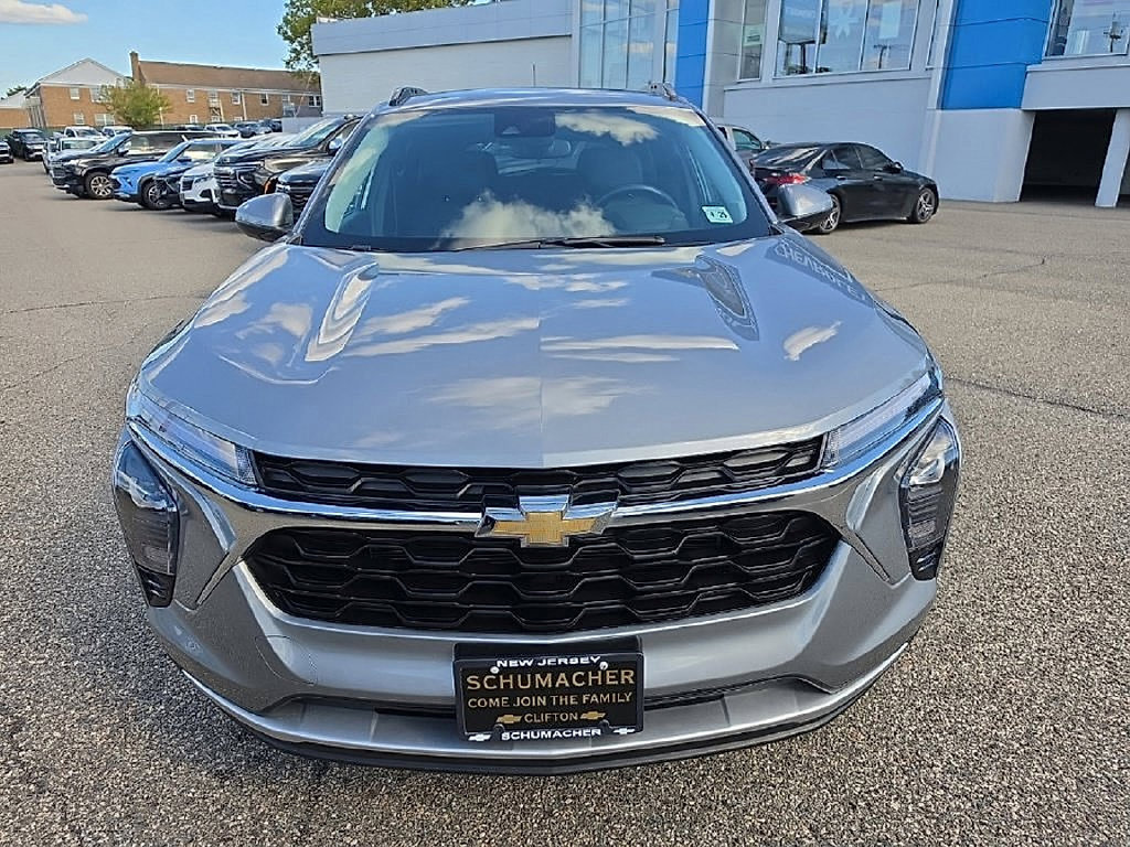 Certified 2024 Chevrolet Trax LT w/ Driver Confidence Package FWD image 8