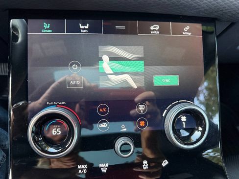 Used 2019 Land Rover Range Rover Velar R-Dynamic SE AWD/4WD image 37