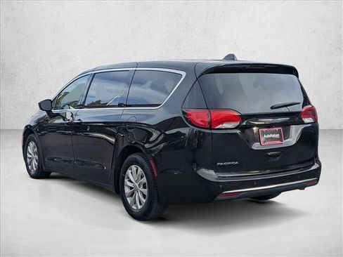 Used 2018 Chrysler Pacifica Touring Plus image 6