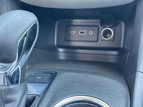 Used 2023 Chevrolet Equinox LS w/ LS Convenience Package AWD/4WD image 16