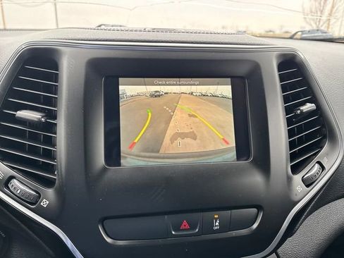 Used 2021 Jeep Cherokee Latitude w/ Mopar Interior Package image 20