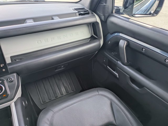 Used 2026 Land Rover Defender 110 X-Dynamic SE AWD/4WD image 16
