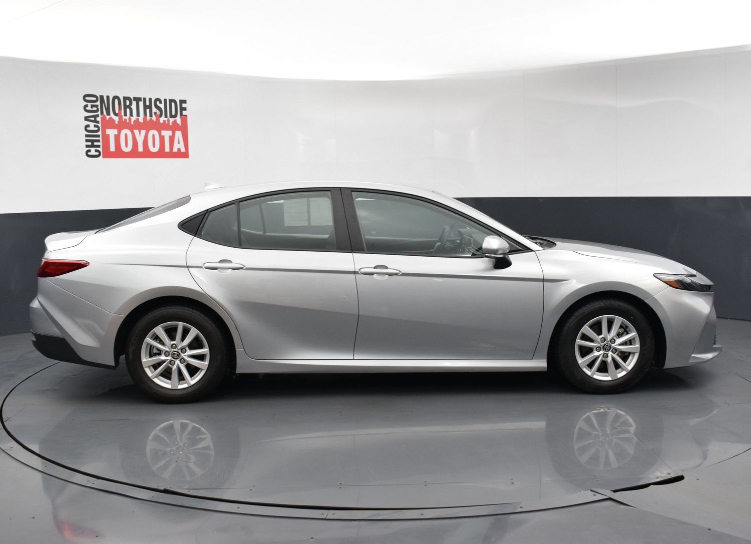 Used 2025 Toyota Camry LE FWD image 5