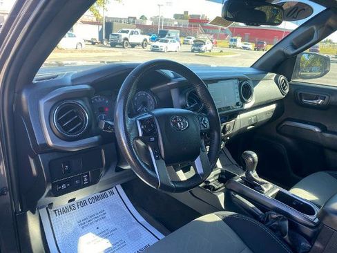 Used 2021 Toyota Tacoma TRD Off-Road image 12
