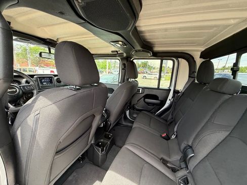 Used 2023 Jeep Gladiator Sport AWD/4WD image 23