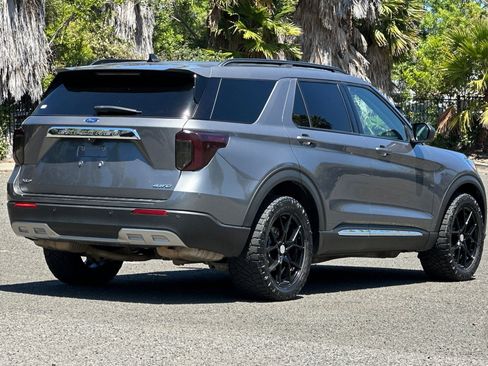 Certified 2023 Ford Explorer XLT w/ Equipment Group 202A AWD/4WD image 3