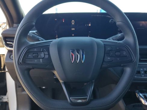 Used 2025 Buick Envista Preferred image 16