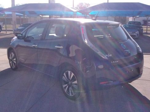 Used 2017 Nissan Leaf SV w/ Premium Package image 13