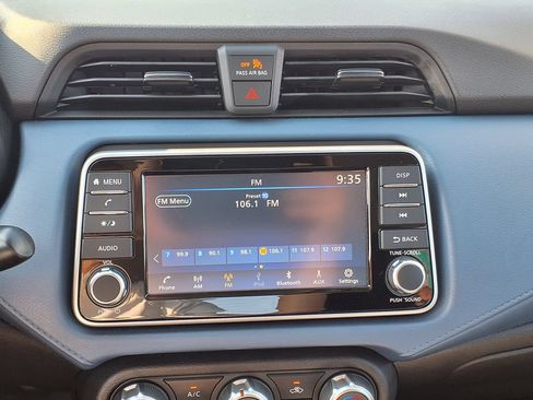 Used 2025 Nissan Versa SV FWD image 31