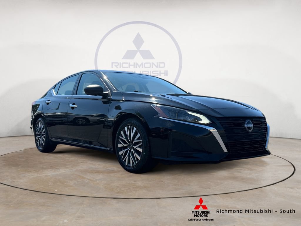 Used 2025 Nissan Altima 2.5 SV FWD image 1