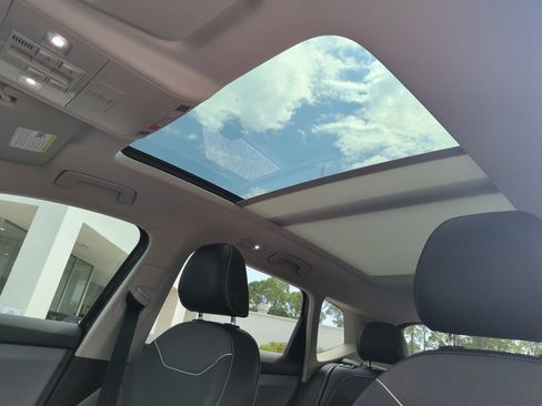 Used 2023 Volkswagen Taos SE w/ Panoramic Sunroof Package FWD image 28