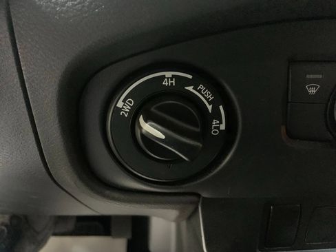 Used 2022 Nissan Frontier PRO-4X w/ Technology Package image 16