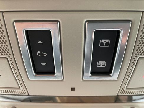 Used 2018 Jaguar F-PACE image 14