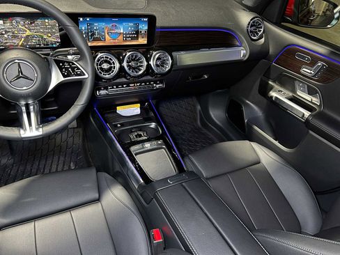 New 2025 Mercedes-Benz GLB 250 4MATIC image 34