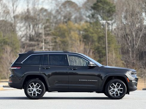 Used 2023 Jeep Grand Cherokee Limited image 11