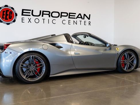 Used 2017 Ferrari 488 Spider image 11