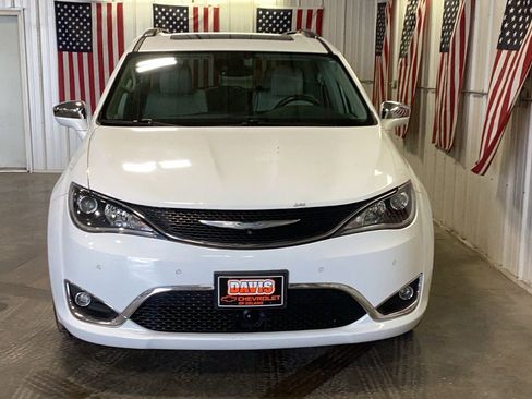 Used 2017 Chrysler Pacifica Limited image 17