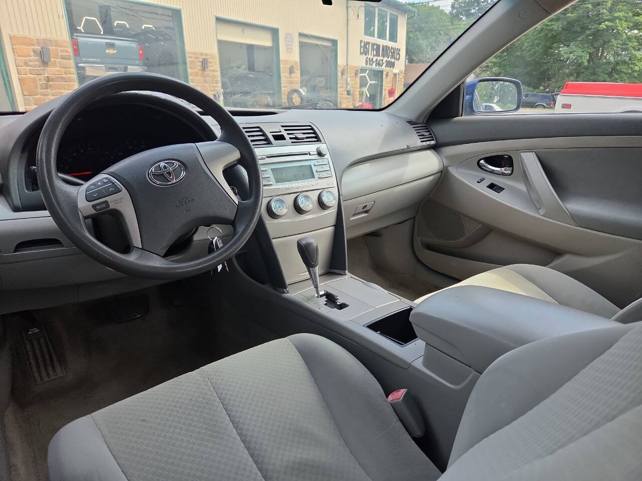 Used 2009 Toyota Camry LE FWD image 17
