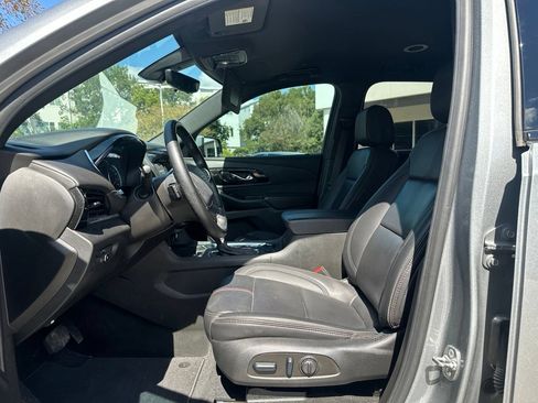 Used 2024 Chevrolet Traverse RS FWD image 9
