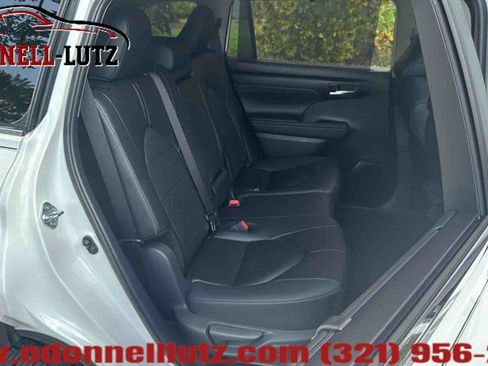 Used 2024 Toyota Highlander XLE FWD image 10