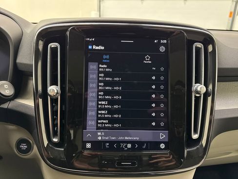 Used 2023 Volvo XC40 B5 Plus w/ Driver Assist Package image 20