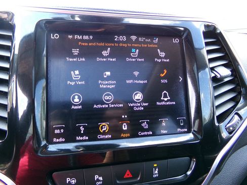 Used 2019 Jeep Cherokee Limited w/ Luxury Group AWD/4WD image 16