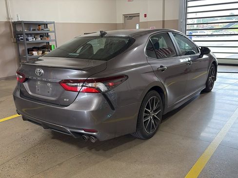 Used 2021 Toyota Camry SE w/ Convenience Package FWD image 3
