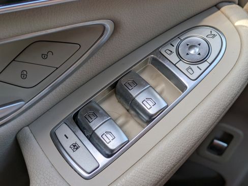 Used 2019 Mercedes-Benz GLC 300 image 24